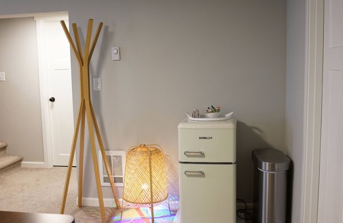 Northwest Everett House | Spacious 1B/1B Ergonomic desk