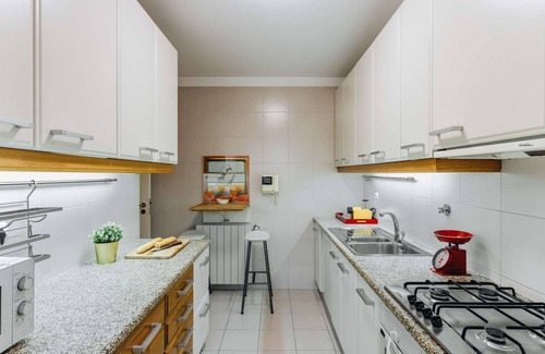 Sao Pedro da Afurada Apartment | Spacious 1BR with Parking in Quiet Area