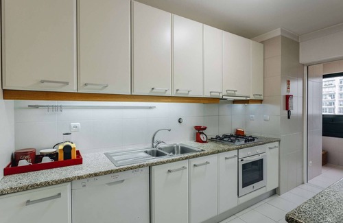 Sao Pedro da Afurada Apartment | Spacious 1BR with Parking in Quiet Area