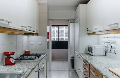 Sao Pedro da Afurada Apartment | Spacious 1BR with Parking in Quiet Area