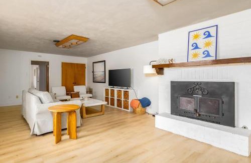 Olde Carlsbad House | Spacious 2 Bed in Carlsbad