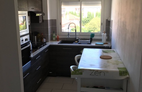 La Londe-les-Maures Apartment | Spacious 2* air-conditioned T2 apartment between the Mediterranean and the Massif des Maures