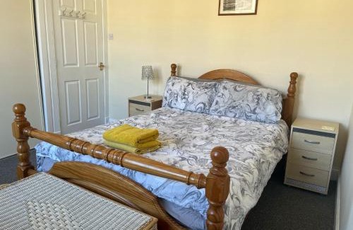 Levenmouth Apartment | Spacious 2-Level Home by the Beach & Transport