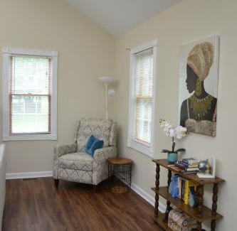 Lawrenceville Apartment | Spacious 2BD near Princeton, Cafes! Family, Backyard, Parking