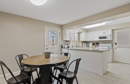 Mesa Apartment | Spacious 2BR condo by downtown Mesa free parking