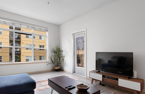 Bothell Apartment | Spacious 2BR in Bothell with Onsite Amenities