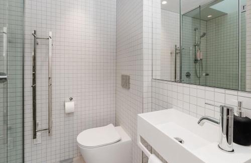 Te Aro Apartment | Spacious 2BR Oasis in Central Wellington w Terrace