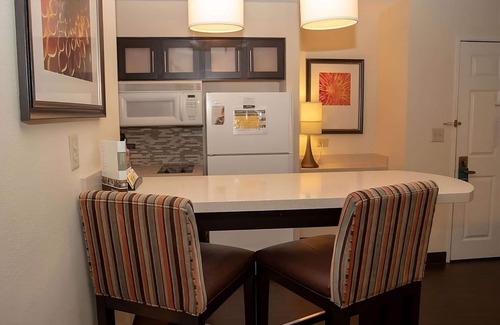 Vance Jackson Apartment | Spacious 2BR Suite with Full Kitchen! A 13-minute drive away from Pearl District