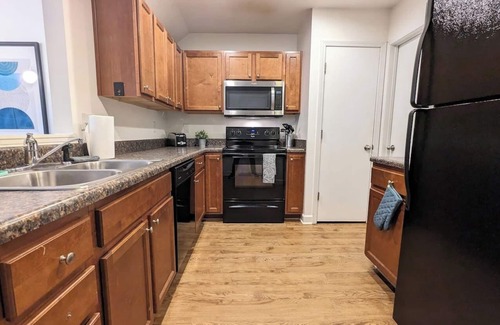 Biddleville House | Spacious 3/3 Townhome. Edge of Uptown Charlotte. Great for groups!