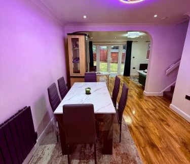 Haversham Apartment | Spacious 3 Bed Home With Private Parking Close to MK Central