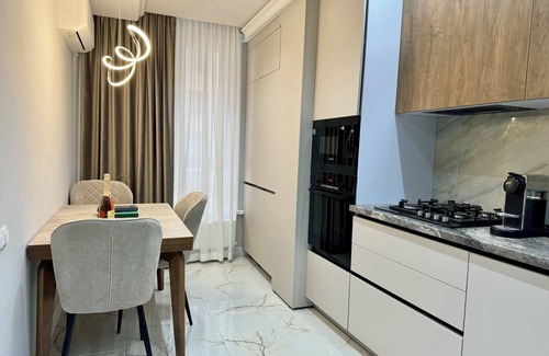 Riscani Apartment | Spacious 3-bedroom apartment with WiFi, AC in peaceful Chisinau