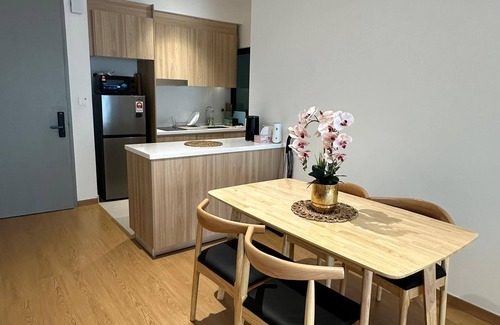 Kuala Langat District Apartment | Spacious 3-bedroom apartment with AC, Netflix, WiFi nearby KLIA, Splash Mania