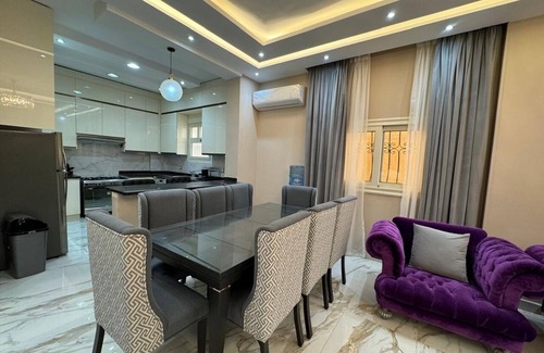 Cairo Apartment | Spacious 3-bedroom apartment with WiFi, AC in beautiful Cairo