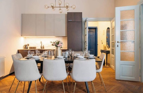 City Centre Apartment | Spacious 3-Bedroom Flat in Central Krakow