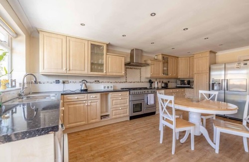 Langley Marish House | Spacious 3 Bedroom Home|Great for Families!