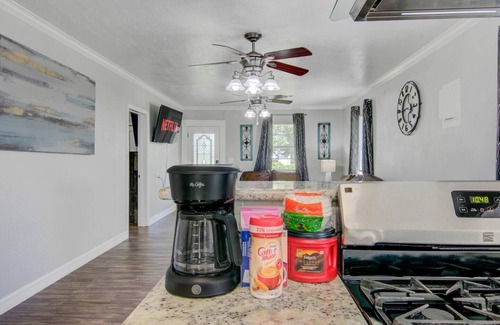 Groves House | Spacious 3 bedroom home with fenced yard