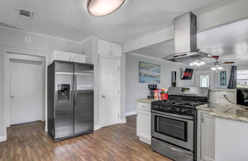 Groves House | Spacious 3 bedroom home with fenced yard