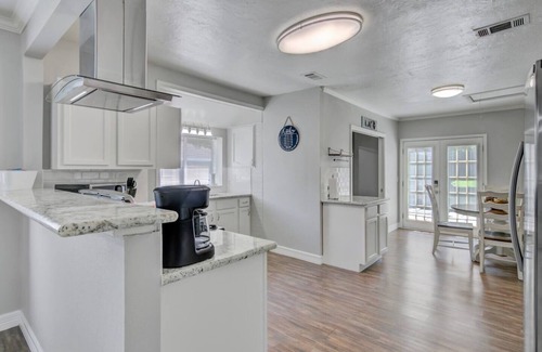 Groves House | Spacious 3 bedroom home with fenced yard