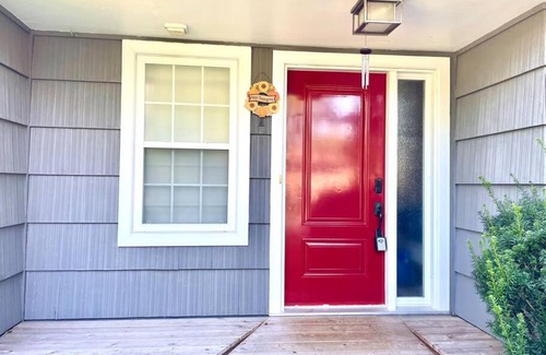 Halifax House | Spacious 3 bedroom home with parking