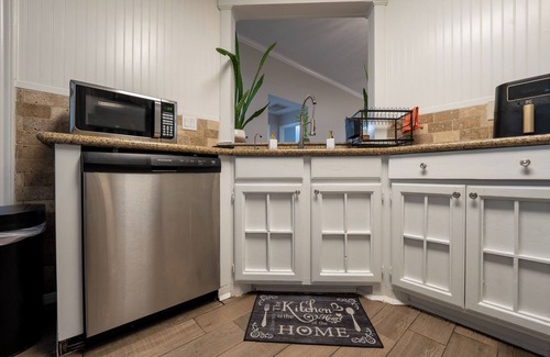 Barker House | Spacious 3-Bedroom Katy Home Sleeps 8. Perfect for Families & Business Travelers