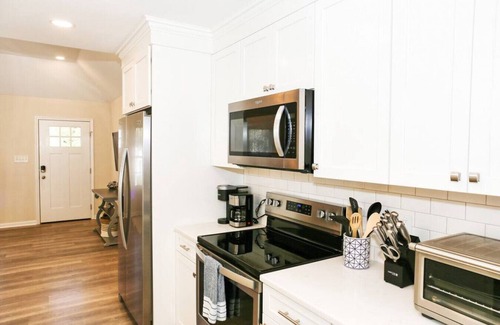 Westport House | Spacious 3 BR Home 2 Minutes to Lake Norman