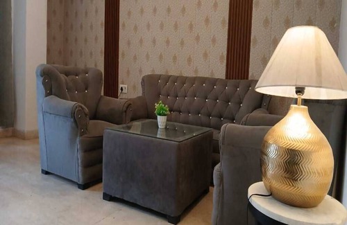 Safdarjung Enclave Apartment | Spacious 3BHK in Safdarjung Enclave- Near Deer Park- Parking, Wifi, Elevator