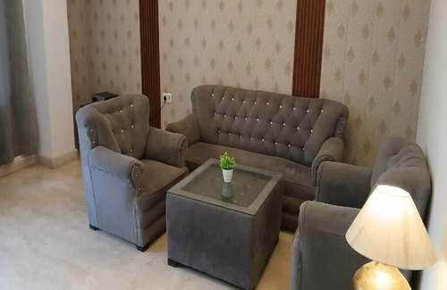 Safdarjung Enclave Apartment | Spacious 3BHK in Safdarjung Enclave- Near Deer Park- Parking, Wifi, Elevator