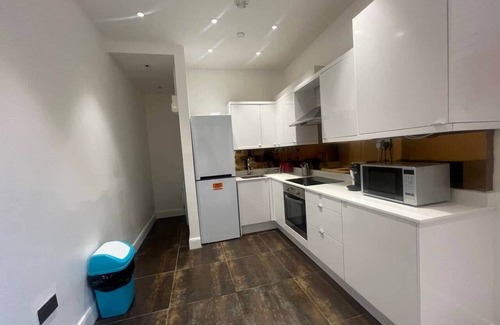 Harrow Road Apartment | Spacious 3BR/2BA w/lift - Central Maida Vale