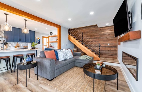 Port Gardner House | Spacious 3BR Home, Sleeps 8, Private Backyard