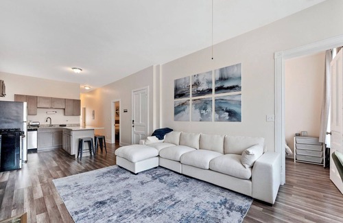 Wrigleyville Condo | Spacious 4-bedroom condo in wonderful Chicago with WiFi, AC
