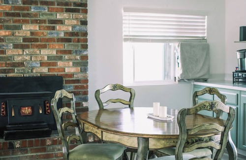 Tehachapi House | Spacious 4-bedroom home, AC, beautiful backyard with views, and deluxe hot tub.