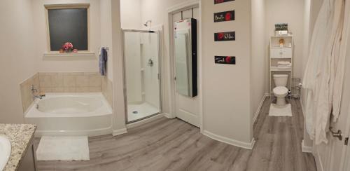 Slidell House | Spacious 4-bedroom house with WiFi, in peaceful Slidell with Lake in backyard