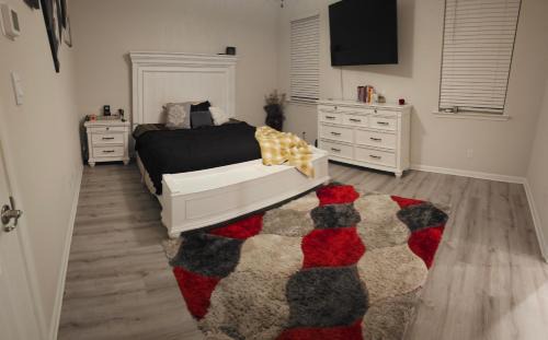 Slidell House | Spacious 4-bedroom house with WiFi, in peaceful Slidell with Lake in backyard