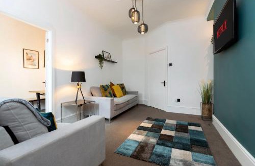 Gateshead House | Spacious 4BR Home in Gateshead Sleeps 7 with FREE Parking