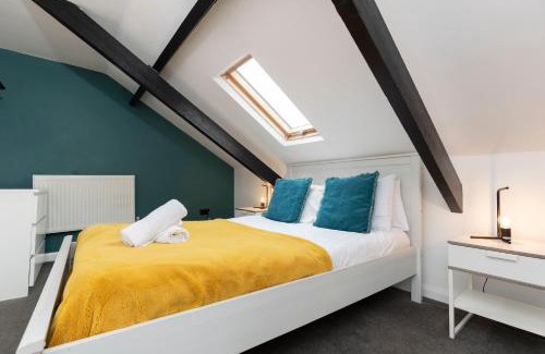 Gateshead House | Spacious 4BR Home in Gateshead Sleeps 7 with FREE Parking