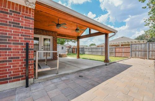 Roanoke House | Spacious 4BR w Central Location, High Ceilings