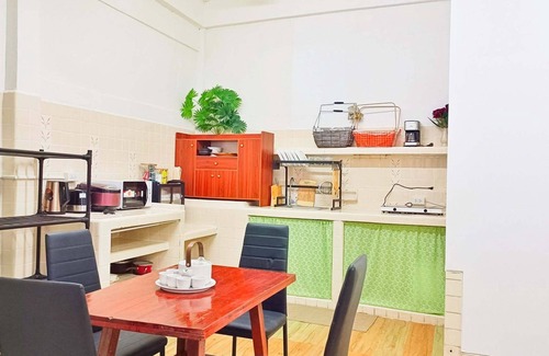 Phra Khanong House | Spacious 5-bedroom house for 16 people near BTS Onnut