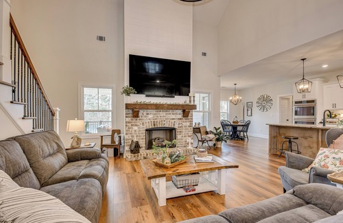 North Augusta House | Spacious 5-bedroom house on a private pond just 10 miles from Augusta National