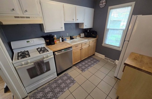 West Seventh House | Spacious 5-bedroom house in delightful Saint Paul with WiFi, AC