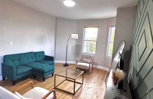 New Brighton House | Spacious 6-bedroom house in charming Staten Island with WiFi