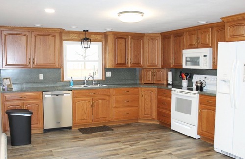 Stouchsburg Other | Spacious 6-bedroom farmhouse in charming Myerstown with AC, WiFi