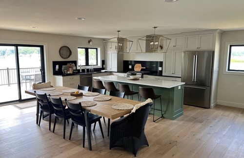 Kendall House | Spacious 6-bedroom house on Eagle Lake in Mattawan MI