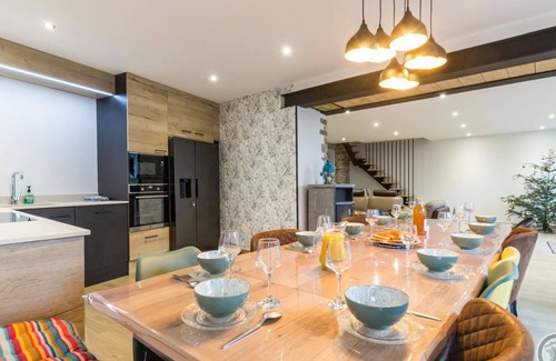 Dragey-Ronthon Cottage | Spacious 6BR Home with Garden, Walk to Beach, Perfect for Families