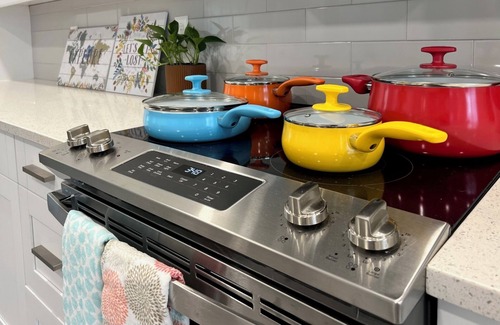 Reservoir House | Spacious 7-bedroom house in brilliant Newport News with AC, WiFi