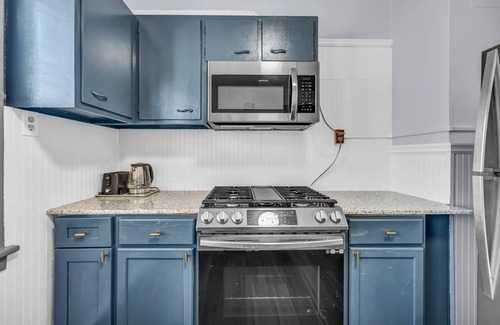 Athol Springs House | Spacious 7BR Arcade WiFi FreeParking 3King Sleep 19