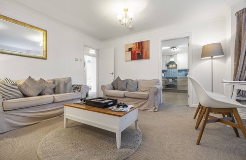 Jesmond Apartment | Spacious Apartment with Parking!
