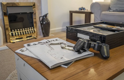 Jesmond Apartment | Spacious Apartment with Parking!