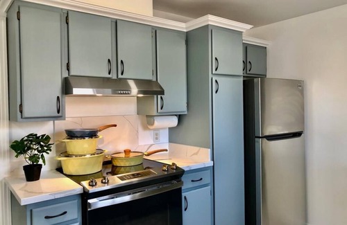 Ashland House | Spacious AC 2 BR Unit w/Covered Deck