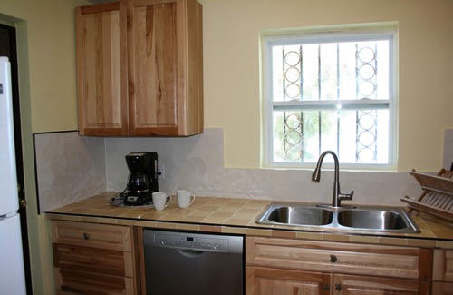 Cockburn Town House | Spacious Airy Beachfront House on Grand Turk