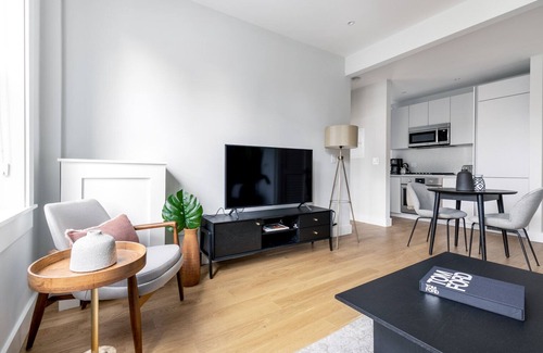 Brighton Apartment | Spacious Allston 2BR w/W/D in basement